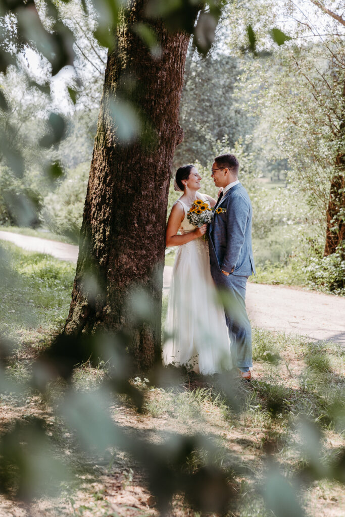 brautpaar outdoor shooting fotografie hochzeitsshooting hochzeit hochzeitstag hochzeitsbilder hochzeitsfotos paarfotos