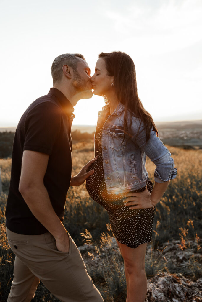 sonnenuntergangsshooting sunset sunsetshoot sunsetshooting shooting sonne fotografie schwangerschaft babybauch schwangerschaftsfotos