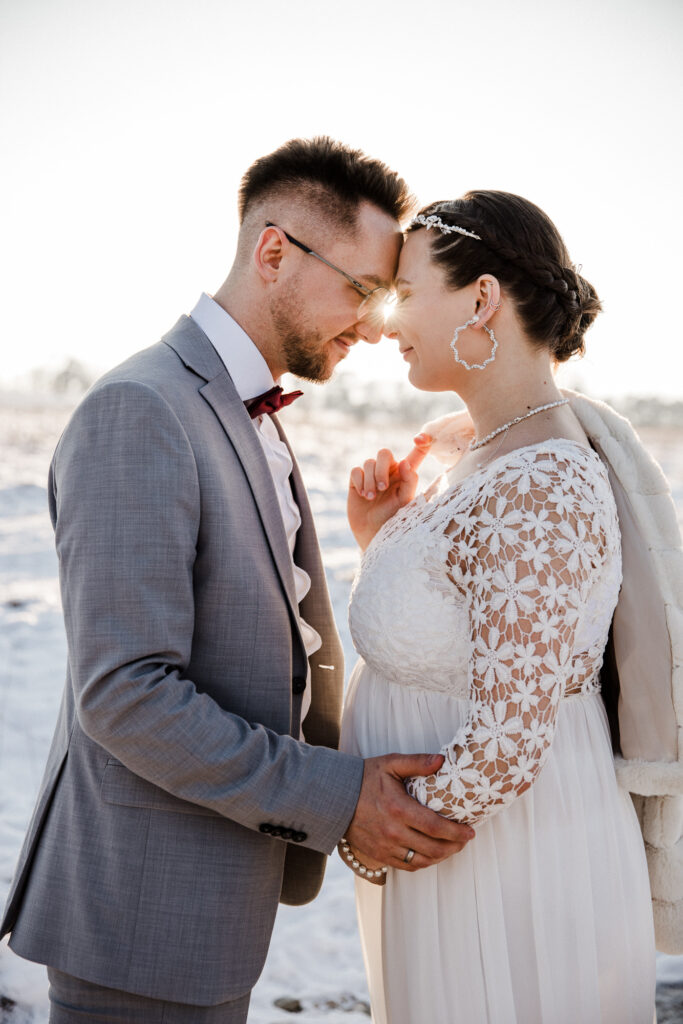 Winterhochzeit Schnee Wedding Hochzeitstag Braut Brautkleid