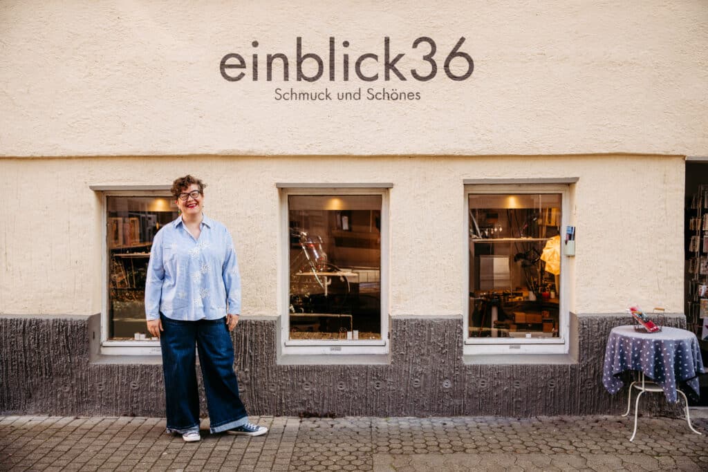 businessportrait, Arbeitsplatz im Fokus, Unternehmerinnenfoto, Unternehmerinnenportrait,