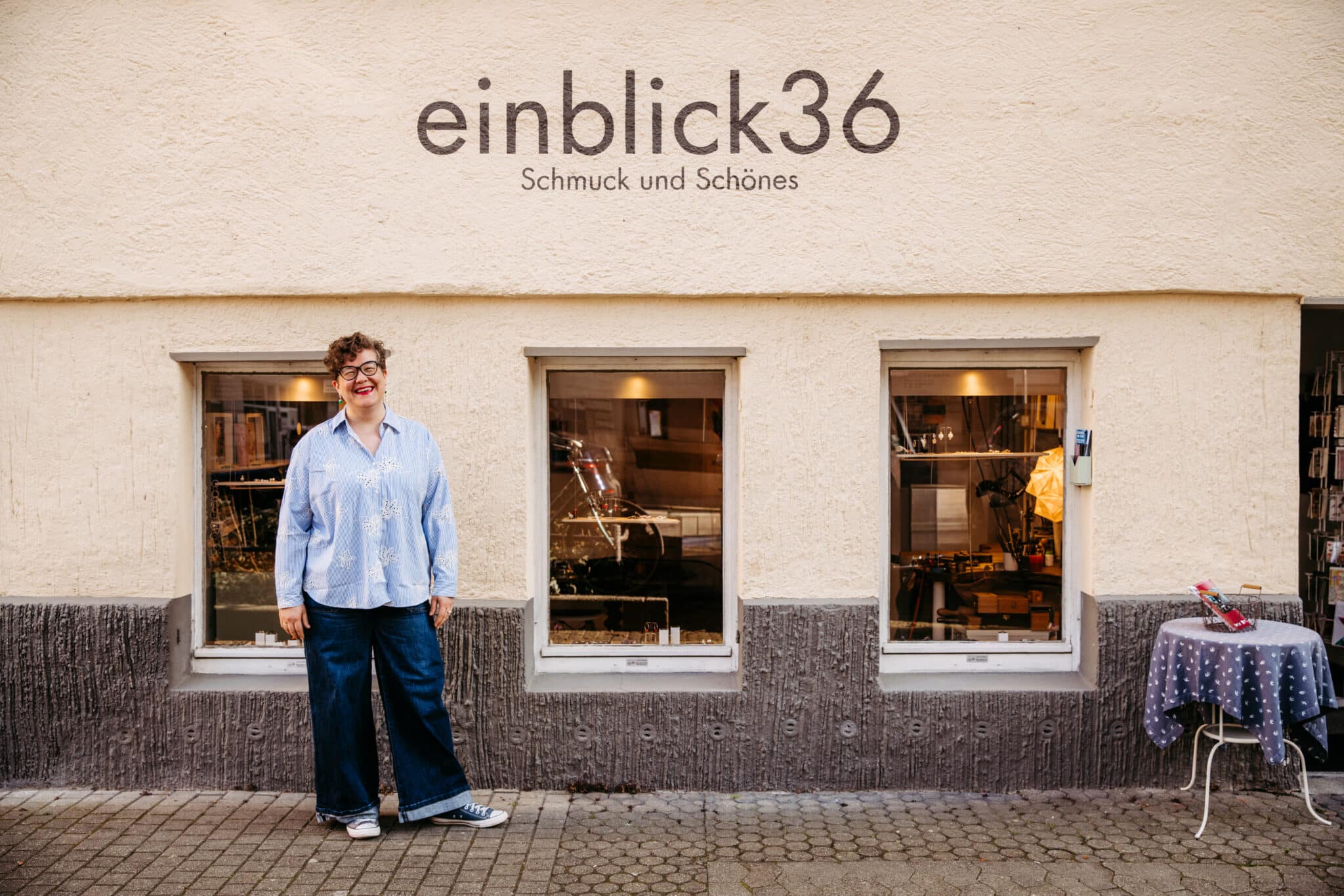 businessportrait, Arbeitsplatz im Fokus, Unternehmerinnenfoto, Unternehmerinnenportrait,